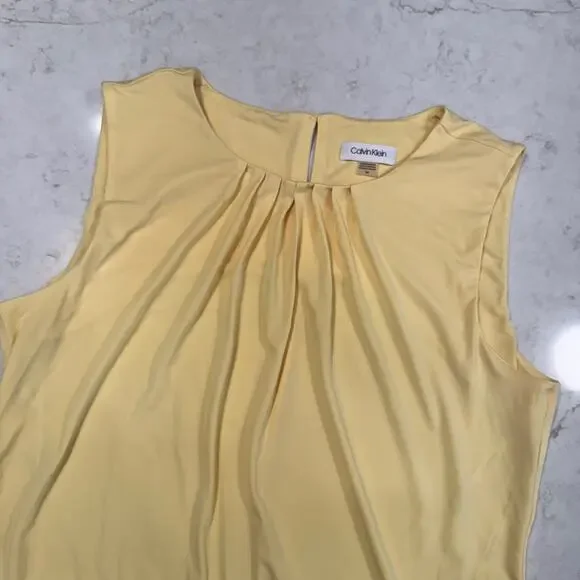 Calvin Klein Butter Yellow Sleeveless Pleated Blouse Women's 14 Quiet Luxury Top - Picture 4 of 16